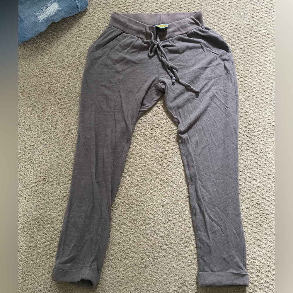 C&C California joggers beige / tan thin soft cropped